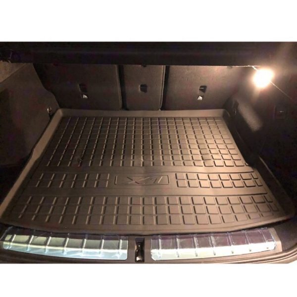 BMW X1 Boot Tray - Image 11